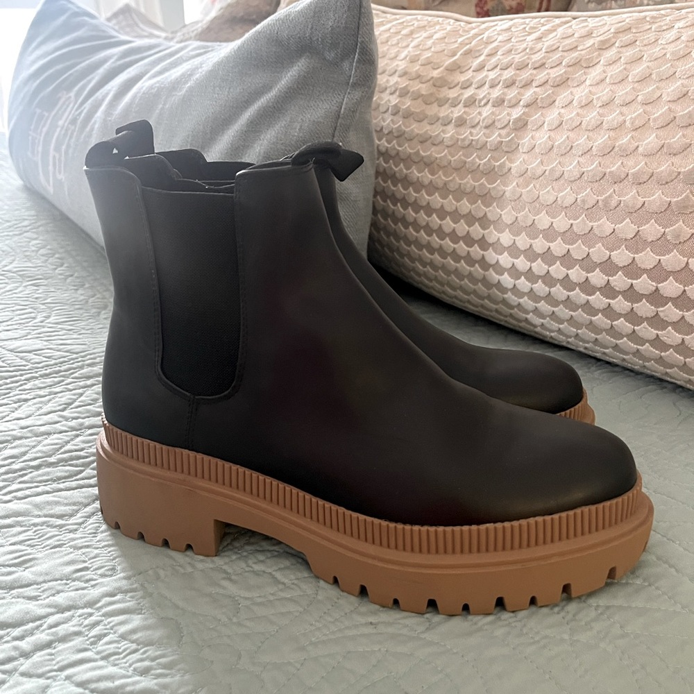 Excellent condition size 8 H&M boots